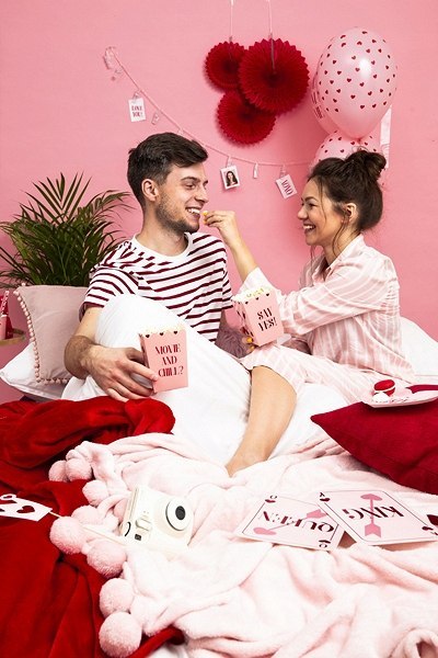 Balony serca płatki róż balon LOVE na Walentynki Balony serca płatki róż balon LOVE na Walentynki