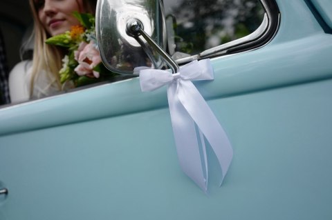 Kokardy z muszką, biały, 14cm (1 op. / 4 szt.) Kokardy z muszką, biały, 14cm (1 op. / 4 szt.)