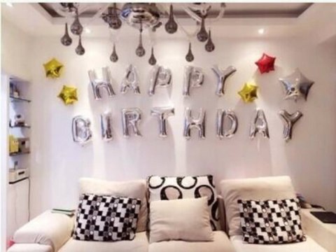 Srebrny napis baner sto lat balony z konfetti Srebrny napis baner sto lat balony z konfetti